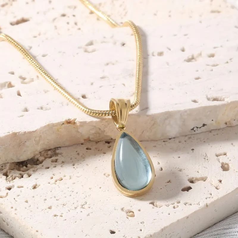 Collar con colgante de lágrimas del Océano Azul